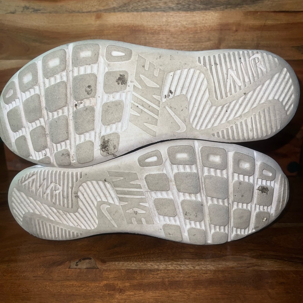 Women’s NIKE size 8 - Picture 4 of 5